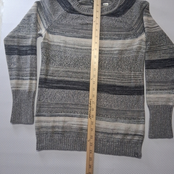 Womens Gray Striped Sweater - Picture 5 of 9